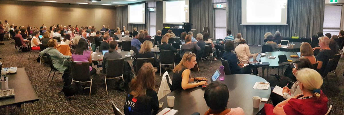 No more available chairs left in the room. This means that @KemmisStephen gives a #ProPEL2019UTS Day 3 keynote on a #practicetheory perspective on learning. #practitioner #practicearchitectures @schoolofintedn