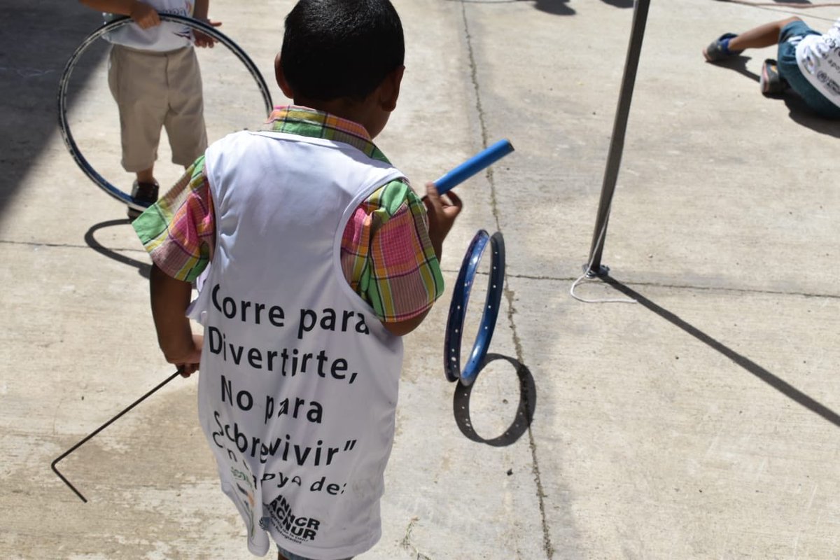 ACNUR_CostaRica's tweet photo. “Corre para divertirte, no para sobrevivir”.

Una carrera que hemos organizado con la comunidad de La Carpio para recordarnos que buscar asilo es un derecho humano. 

#DiaDeLosDerechosHumanos #DiadelosDDHH https://t.co/UQI8lYsCFA