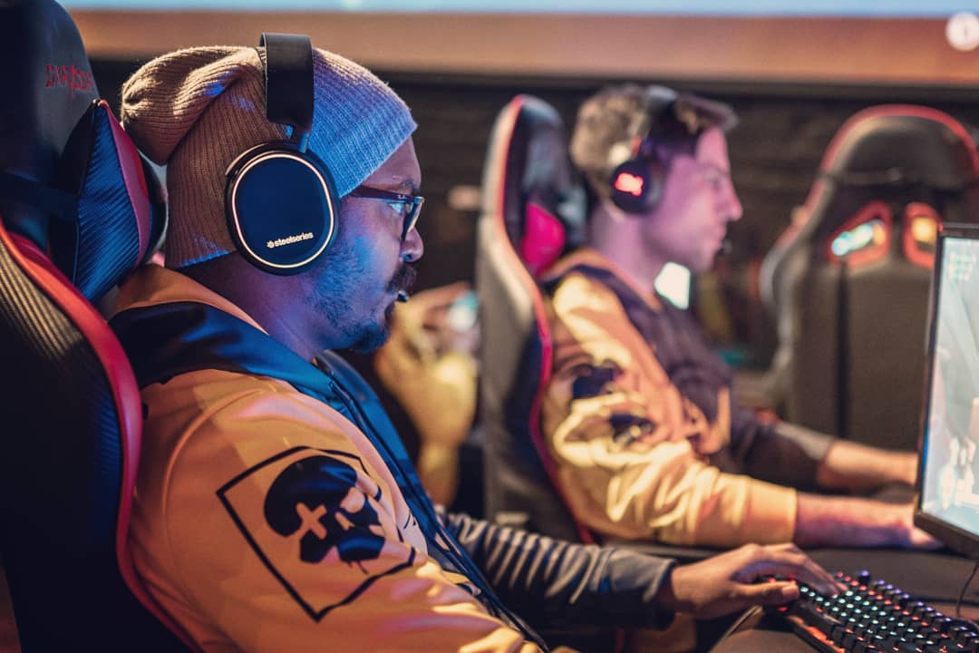 ShogunRAZ's tweet photo. ONIBAKU is in the finals!! SWAGGIEST team in @Overwatch_TO - Shoutout to @GreatRootBear / @alphaflight_TO for sponsoring us. #OVERWATCH #TOBL #TorontoAF https://t.co/p8Cwi0xG31