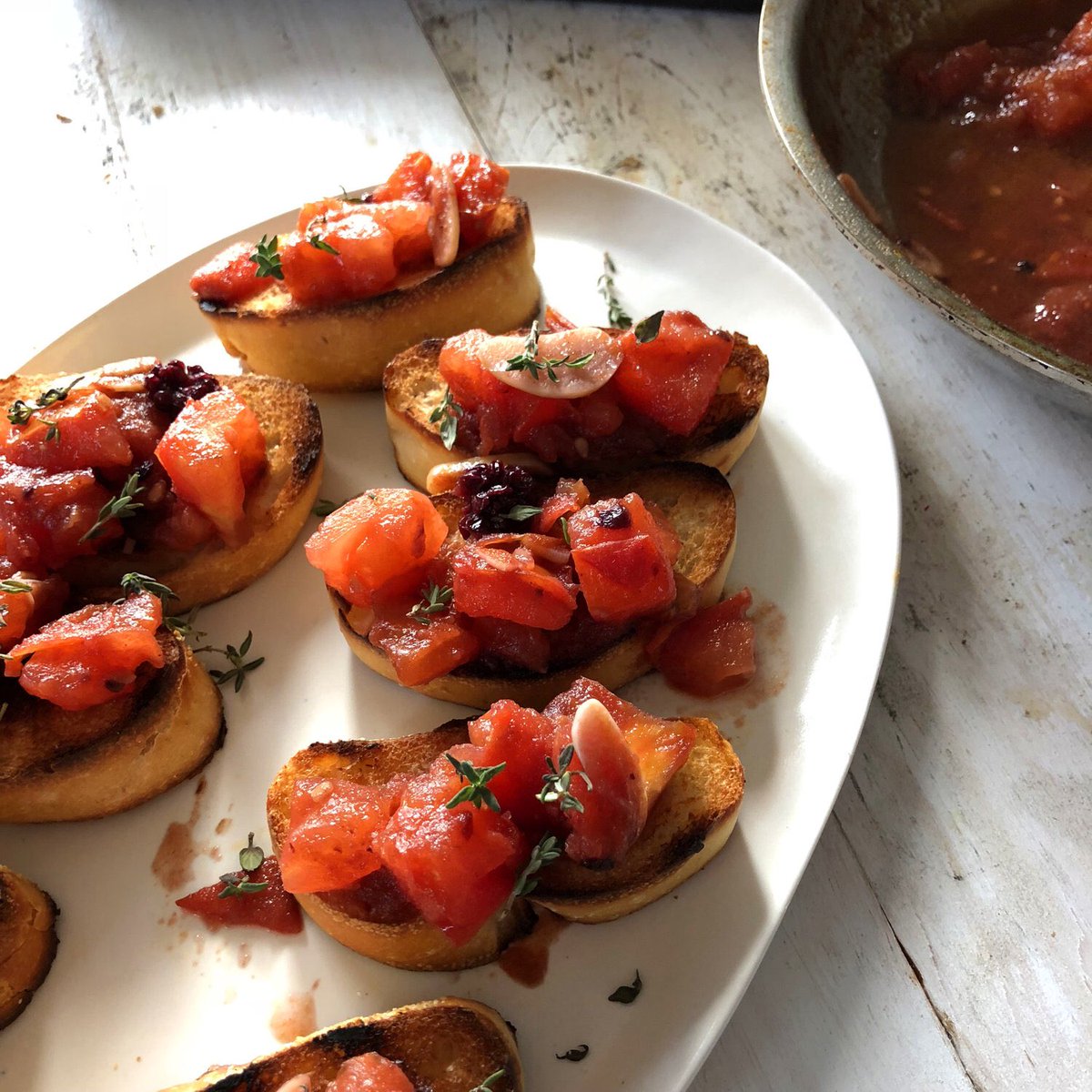 BluebirdandB's tweet photo. Holiday #appetizers are the BEST—especially with a side of #champagne! 🎄🥂 Give us an idea of your fave festive foods + drinks, please! —@NikkiDinki #festivefood #holidayapps #christmasparty #holidayentertaining #10ingrediententertaining #bluebirdandblackberries #meatontheside https://t.co/3Aj0Zvmzpx