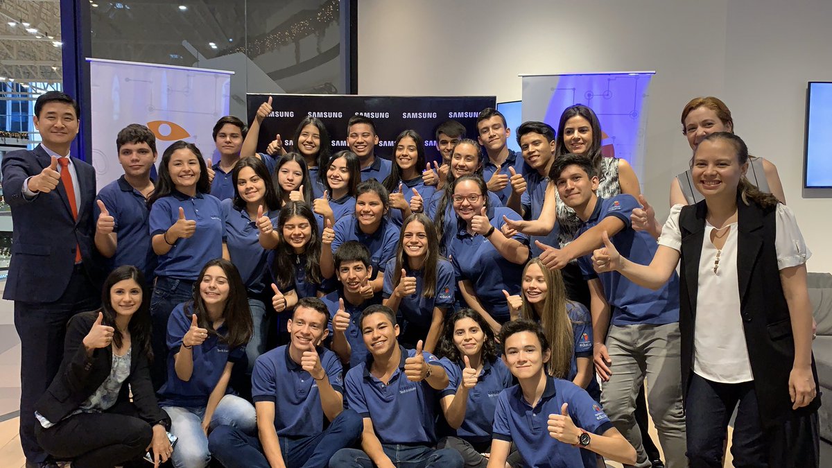 PyEduca's tweet photo. Hoy realizamos el cierre del proyecto #SamsungTechInstitute - edición 2019. Un proyecto de formación que brinda herramientas prácticas a jóvenes para mejorar su preparación profesional y empleabilidad. https://t.co/P2ucTU6XUW