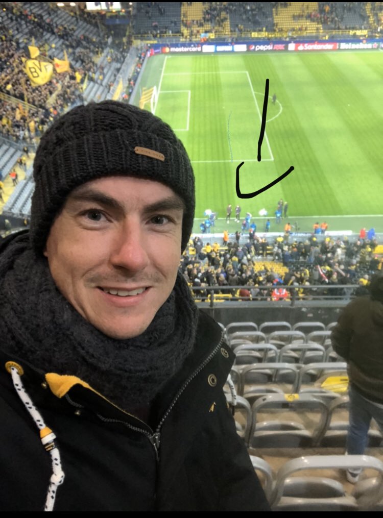 WinterTimo's tweet photo. Bucket List:
Ein Selfie mit @Alex_Schlueter. ☑️

#DAZN #BVBSLA #ChampionsLeague https://t.co/qOF2FcPm9G