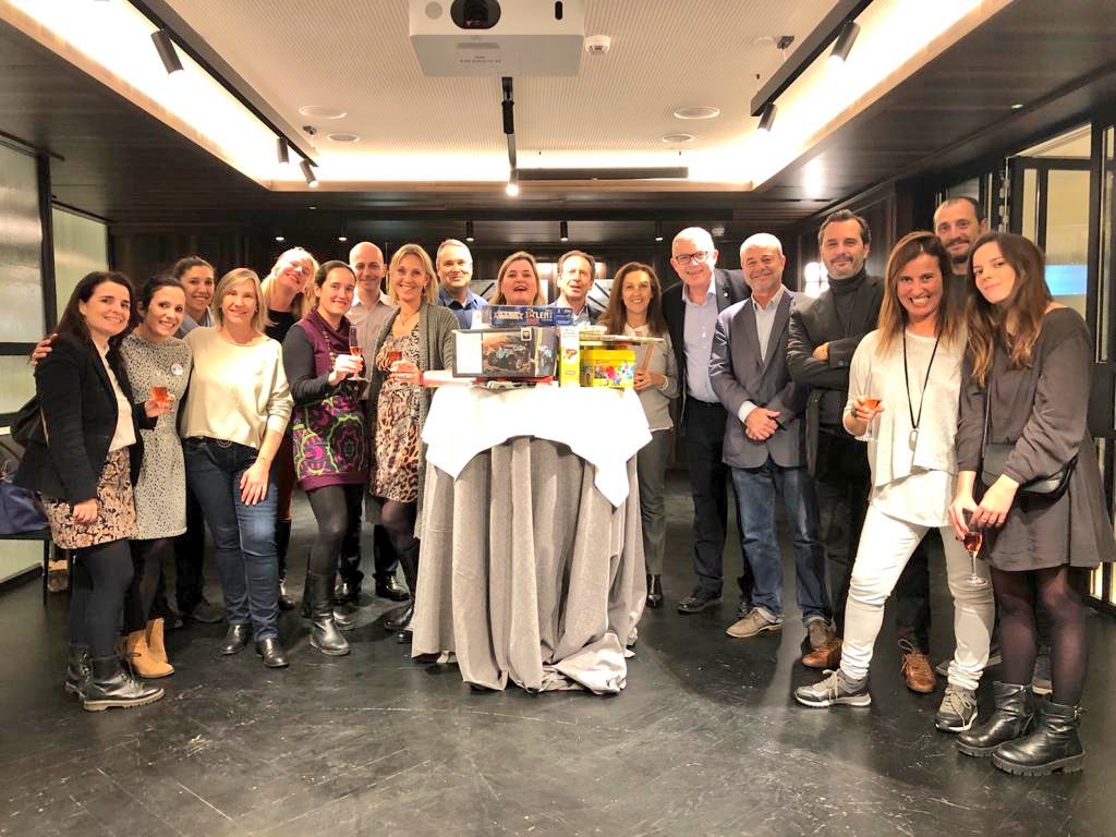 MPIIberian's tweet photo. Esta noche era especial, envolviendo regalos para los niños de la @FMadrina y escuchando grandes historias comprendemos que debemos ayudar más, que este rato generará grandes sinergias.
Gracias @OnlyYOUHotels @GalleryHoteles por hacer posible esta #copasolidaria en #MAD y #BCN https://t.co/3LZiH1FCb2