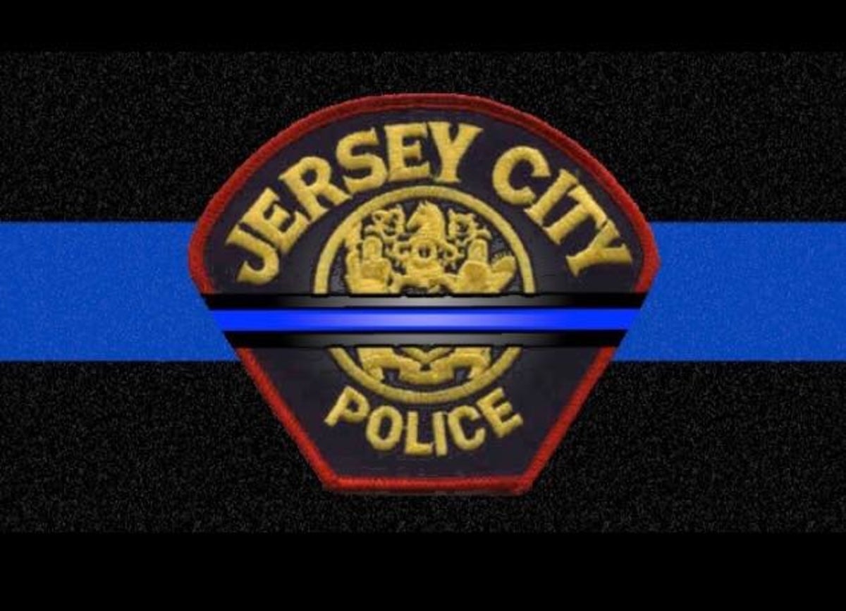 NJSACOP's tweet photo. Jersey City PD Chief Kelly just identified the officer killed in the line of duty today as Det Joseph Seals.  He was an officer since 2006 &amp; removed dozens of guns from the streets.  He was married w 5 children. God Bless Det. Seals and his family at this difficult time! https://t.co/LPJAvHhE3k