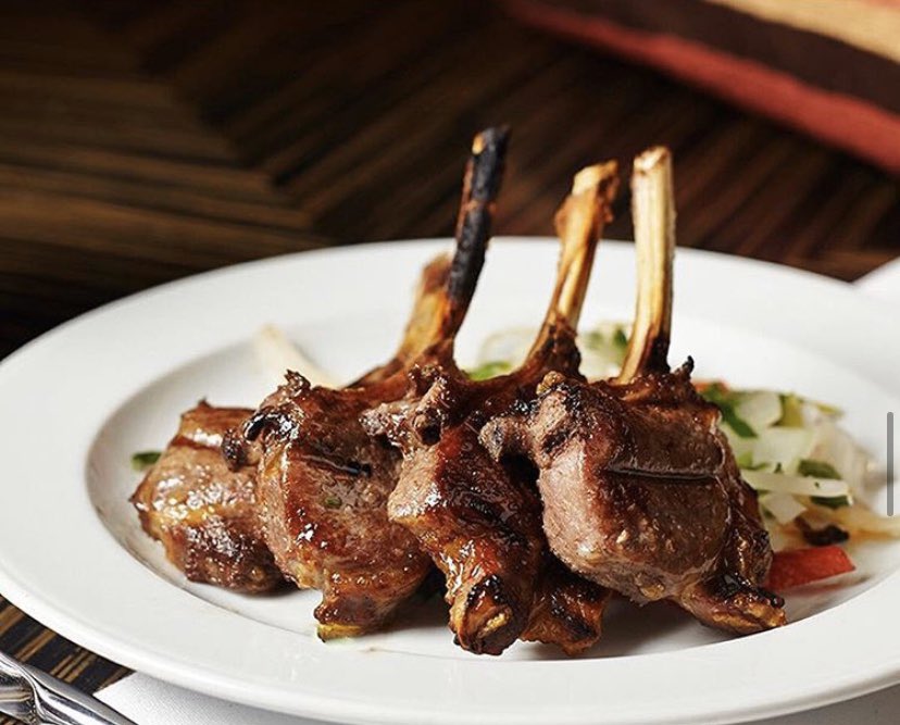 Come to Noura Restaurant and try this authentic Castaleta Ghanam; which is a perfectly grilled lamb cutlets served with a fresh salad! Hearty 😍
_______________________________

#NouraRestaurant #London #Mayfair #Foodie #CastaletaGhanam #Cutlets #Lamb #Salad #Fresh
