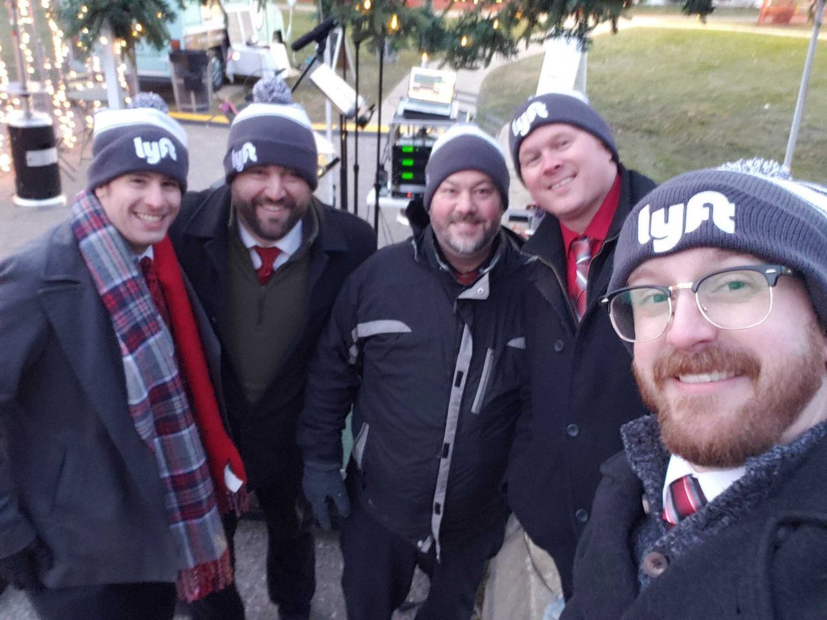 tbdaca's tweet image. Busy week performing around metro Detroit and spreading Christmas cheer!  🌲 🎶 Noel Night courtesy of @lyft , @gmrencen GM Renaissance Center courtesy of Franco, and a show for the Macomb Public Library concert series.