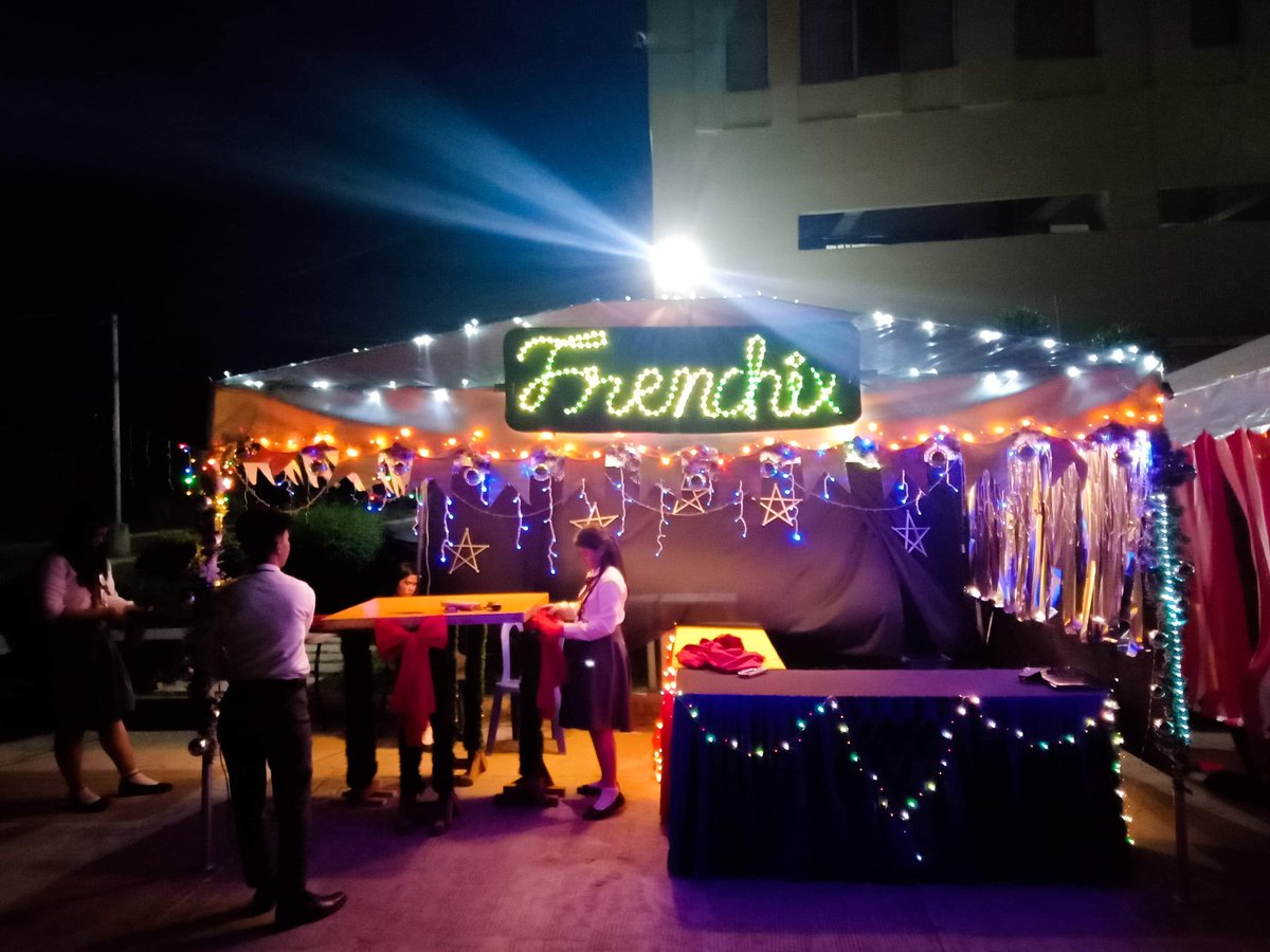 Shawarma_Hub's tweet photo. Frenchix night view...
See you later pips! 🎄✨ https://t.co/ZSemZPq9tB