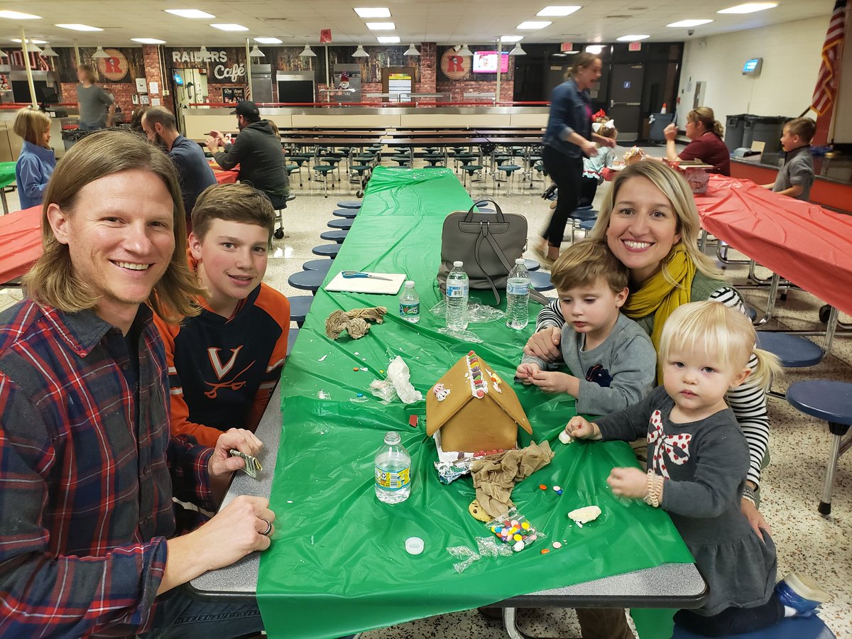 mdiamond1111's tweet photo. I love living in the community in which I work!! Ornament and Gingerbread House night was tons of fun at #RobioUS!! https://t.co/RcvQNPvh3k