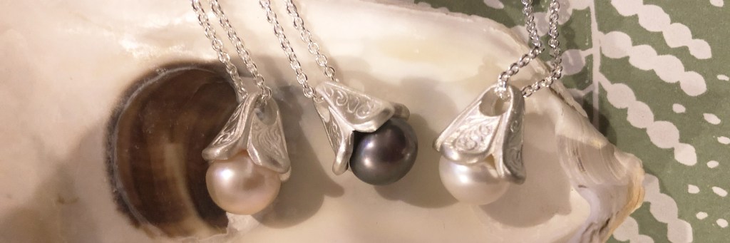 LocalTravelVT's tweet photo. Holiday Pearl Pendant – Matthew Taylor Designs https://t.co/JnJzOJvooM https://t.co/q2V5fhiCu0