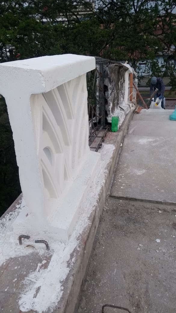 ferneycamacho's tweet photo. Estamos avanzando con el montaje de los módulos del puente curvo en el Parque Lineal Río Cali. Hemos instalado de 13 de 52. A finalizar este mes deben estar todos instalados #ObrasDelProgreso 👷🏽♂️ https://t.co/R5PENpmyic