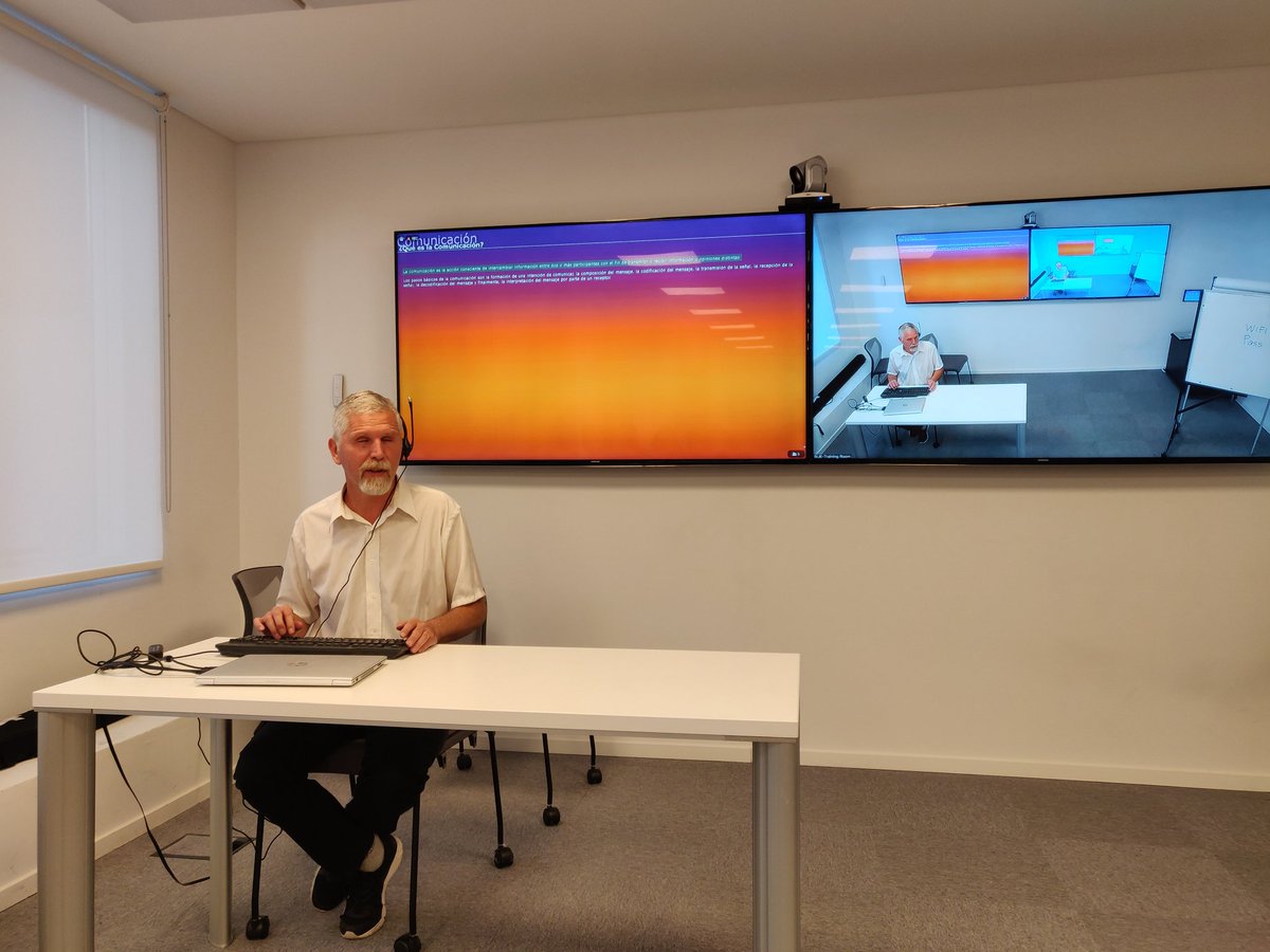 ajolo's tweet photo. En #InclusionIT, @MartinBalda hablando de comunicación inclusiva y accesible y además mostrando cómo interpreta su lector de pantalla el lenguaje https://t.co/g2qvNLLeGa