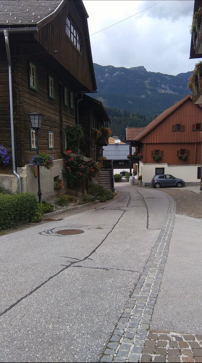 n7_40's tweet photo. جمال قرية #شلادمينج Schladming #النمسا
🏞️ تتميز بالهدوء والطبيعة الخلابة، ستستمتع فيها بركوب التلفريك🚡 وزيارة مدينة الالعاب والزحليقة الصيفية 🎢
@abomshary_1 
@MR0678 
@alazmi1967 
🚘 تبعد ساعة عن #زيلامسي وعن #هالستات

🏘️يوجد فنادق وشقق مميزة
#أبو_إيلا https://t.co/24W3WulVwp