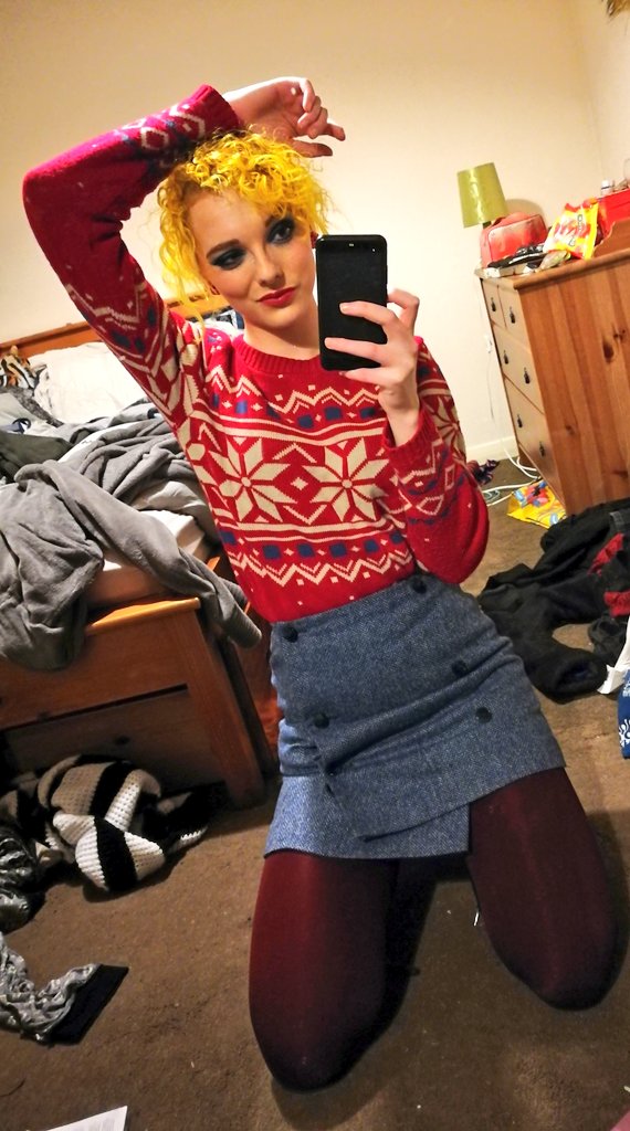 Alice_Jade_H's tweet photo. First Christmas night out of the season β€οΈπ #colouredhair #yellowhair #bodypositive #alternativegirl #bodyposi #selfcare #bopo #bodypositivity #selflove #arcticfoxhaircolor #cosmicsunshine #Christmas2019 https://t.co/T7Hb6empp6