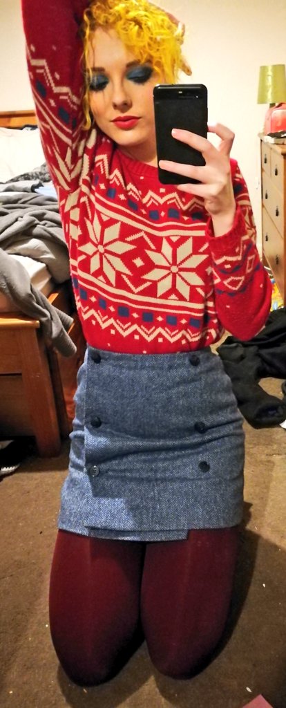 Alice_Jade_H's tweet photo. First Christmas night out of the season ❤️💙 #colouredhair #yellowhair #bodypositive #alternativegirl #bodyposi #selfcare #bopo #bodypositivity #selflove #arcticfoxhaircolor #cosmicsunshine #Christmas2019 https://t.co/T7Hb6empp6