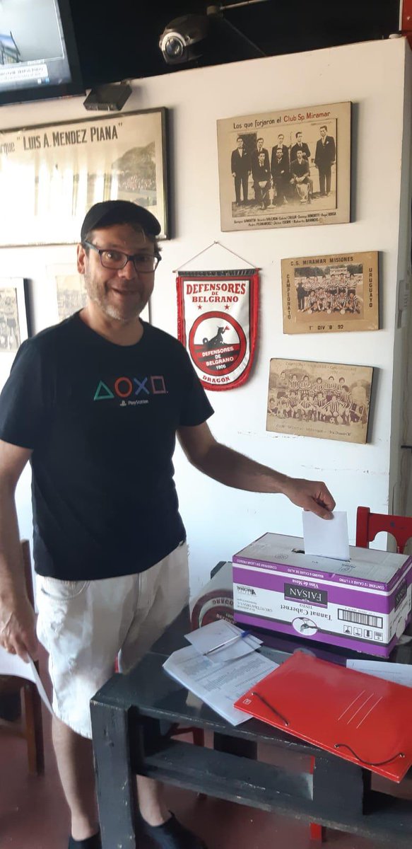 nosoynanaok's tweet photo. Elecciones en Miramar, mirá lo que son las urnas de votación jajajajajajajajajajajaja ME VUELVO LOCO jajajajajajajajaja.... https://t.co/dqHo7NAbVX