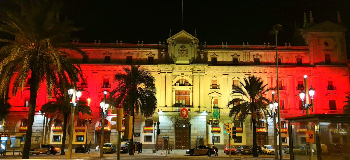 antoniobanos_'s tweet photo. Iluminación no nacionalista de la capitanía militar de Barcelona más progresista de la historia https://t.co/H5opNZvVXi