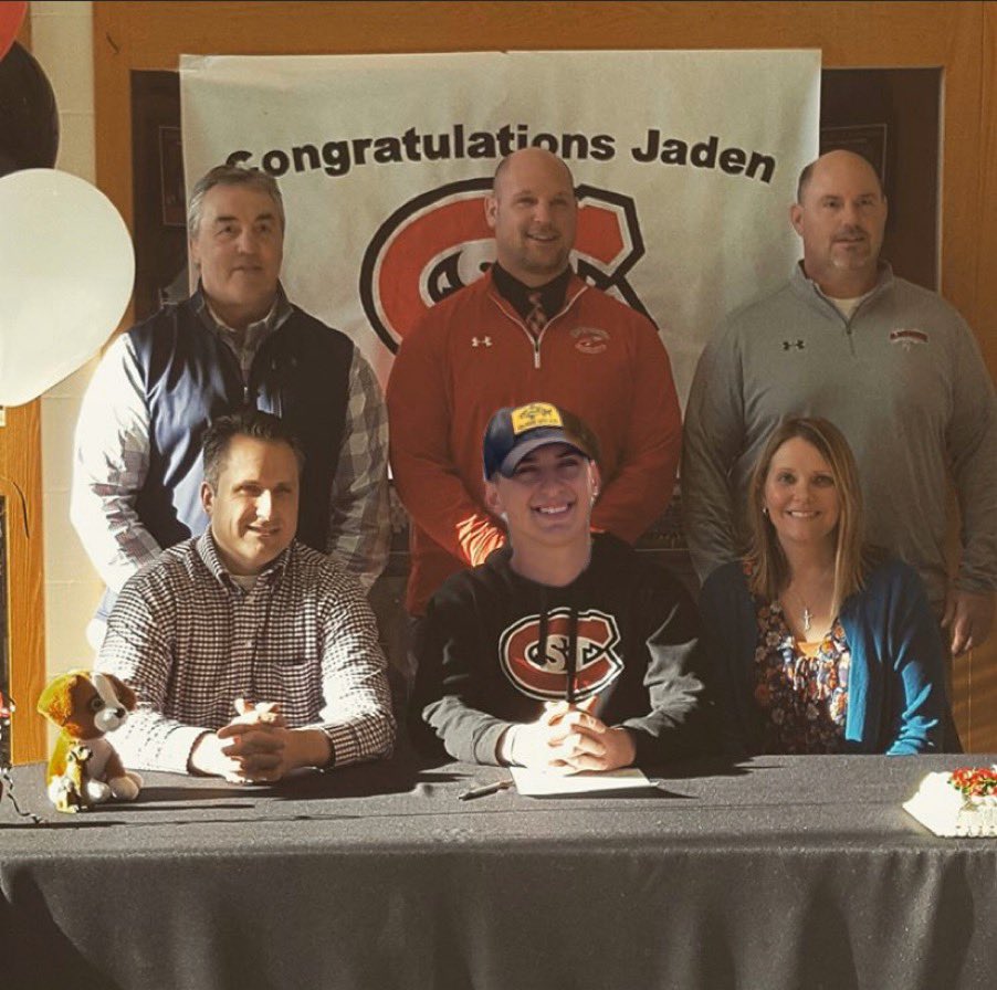 SquantoSavage's tweet photo. I am extremely blessed and excited to announce that I have committed and will be continuing my football and academic career at Saint Cloud State University. Thank you to everyone who has helped me along the way! Go Huskies 🐺 https://t.co/s4Z3ZdTDkD
