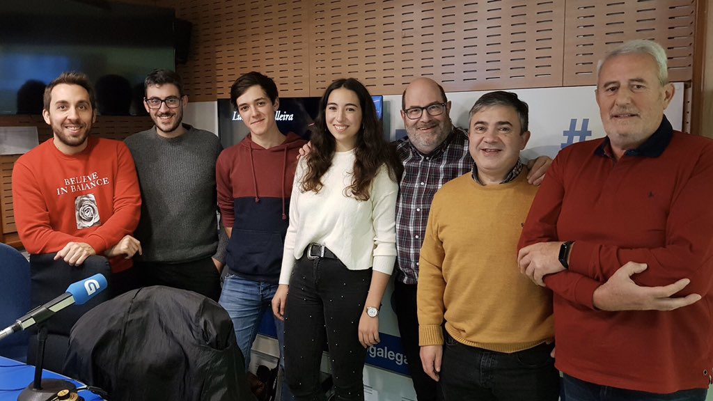O pasado domingo 8 de decembro estivemos no programa “Lume na palleira” de Radio Galega Música presentando tres novas gravacións do noso grupo de gaitas co gallo do 25 aniversario.
