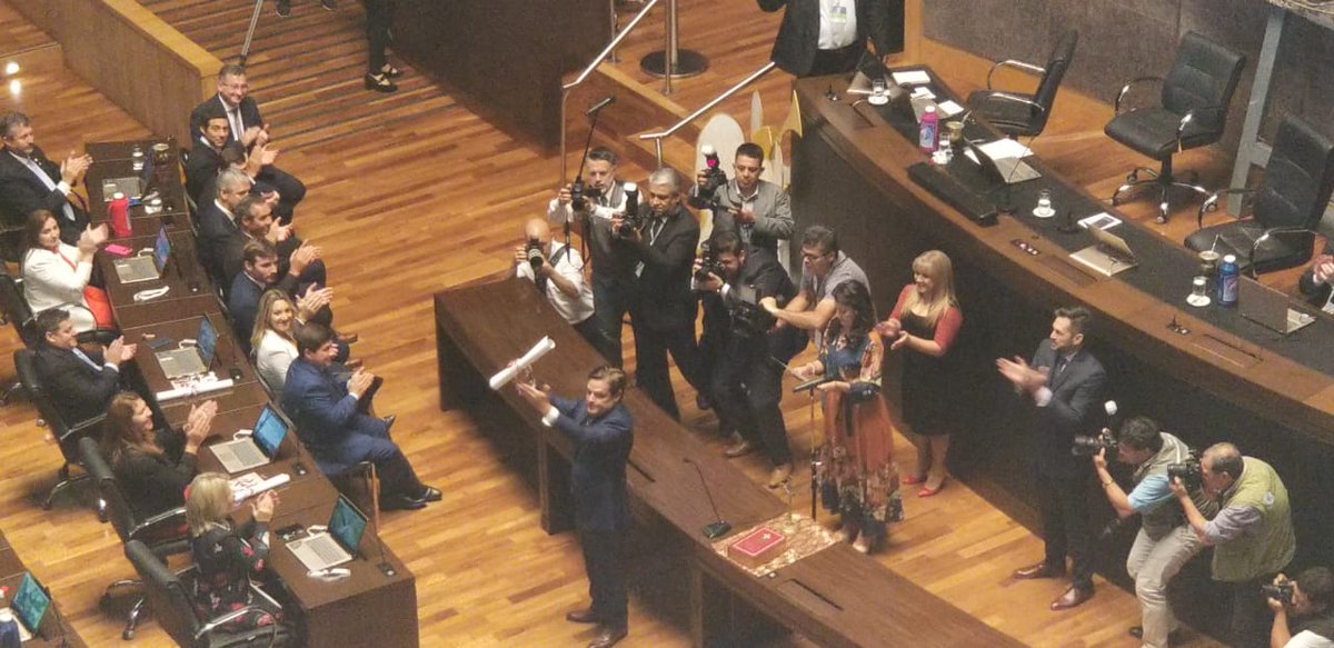 SecretariaDeGo7's tweet photo. El Ing Fabián Florentin presente en Cámara de Representantes,en la toma de juramento de la nuevas autoridades provinciales y designación al Conductor del Frente Renovador de la Concordia,Carlos Rovira,reelecto presidente de la Cámara de representantes. https://t.co/AVd4duLHXt