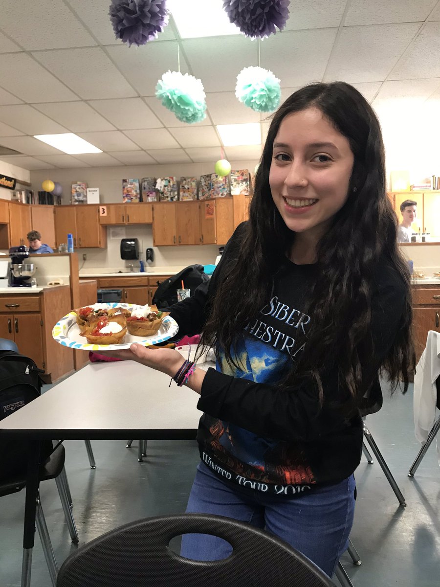 haenni26's tweet photo. The happiness is contagious! We love taco cups! #facsoflife #chsproud #facsclassesarethebestclasses https://t.co/qK4xTtxwg8