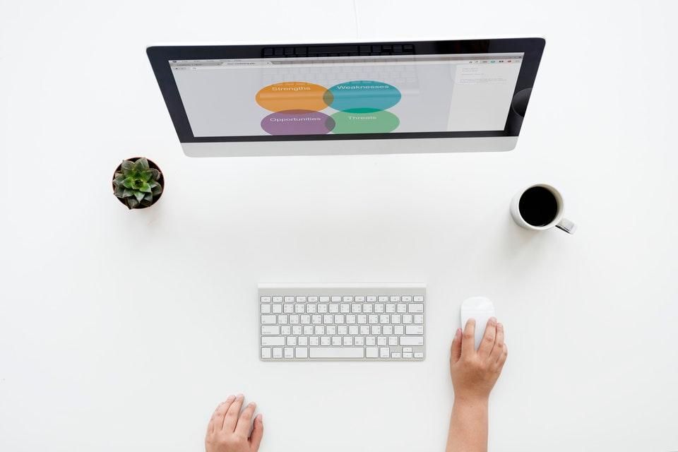 quillcreatives's tweet photo. A brand identity is more than just a logo. It is visual and emotional which communicates relevance and trustworthiness. Learn more  on the Do's &amp; Don'ts for building your brand identity below. ↓

https://t.co/yYCM28WZh7 https://t.co/ydgHV6u62M