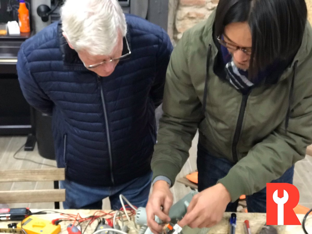 emergetoledo's tweet photo. Cuanto hemos disfrutado, reído y aprendido en el día de hoy. También tuvimos la visita de Cadena SER Toledo. Que bonito es hacer lo que crees y creer en lo que haces. Pequeños gestos, Grandes razones. #RepairCafe #Toledo #EconomiaCircular #FuturoSostenible https://t.co/DcSTa9cRWq