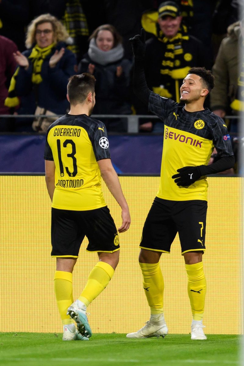 Sanchooo10's tweet photo. Last 16! 🤝✅ @BVB https://t.co/LhwGYeuvOw
