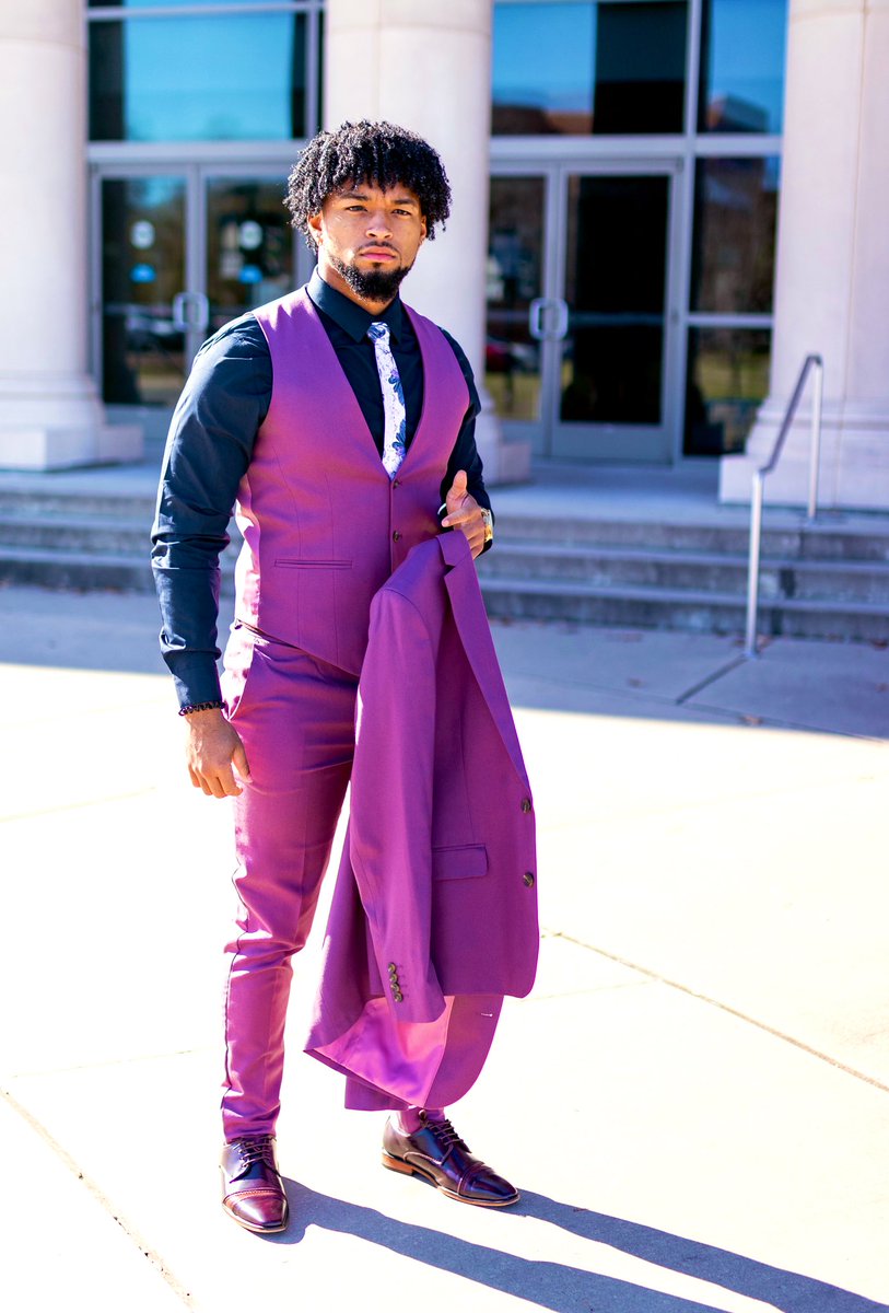 SPerkk_'s tweet image. “Education is the most powerful weapon which you can use to change the world” -Nelson Mandela 

1st Gen. Grad🎓
Hoco King🤴🏾
4yrs Football
3.65 GPA
Cum Laude Grad🎗
2 full time Chemist Jobs🧪
PharmD. 🔜
  
B.S. in Biochemistry Pre-Health 
December 13th | 11am
#GradSzn #BlackGrad