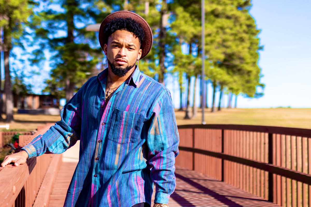 SPerkk_'s tweet image. “Education is the most powerful weapon which you can use to change the world” -Nelson Mandela 

1st Gen. Grad🎓
Hoco King🤴🏾
4yrs Football
3.65 GPA
Cum Laude Grad🎗
2 full time Chemist Jobs🧪
PharmD. 🔜
  
B.S. in Biochemistry Pre-Health 
December 13th | 11am
#GradSzn #BlackGrad