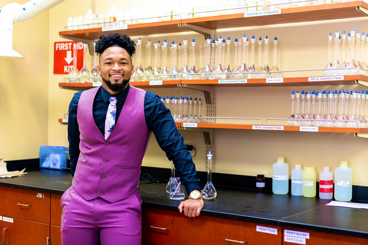 SPerkk_'s tweet image. “Education is the most powerful weapon which you can use to change the world” -Nelson Mandela 

1st Gen. Grad🎓
Hoco King🤴🏾
4yrs Football
3.65 GPA
Cum Laude Grad🎗
2 full time Chemist Jobs🧪
PharmD. 🔜
  
B.S. in Biochemistry Pre-Health 
December 13th | 11am
#GradSzn #BlackGrad