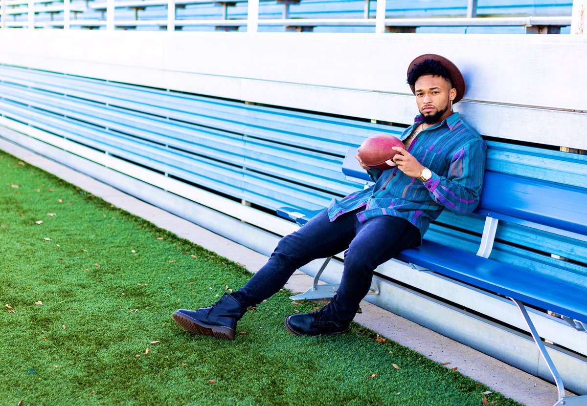 SPerkk_'s tweet image. “Education is the most powerful weapon which you can use to change the world” -Nelson Mandela 

1st Gen. Grad🎓
Hoco King🤴🏾
4yrs Football
3.65 GPA
Cum Laude Grad🎗
2 full time Chemist Jobs🧪
PharmD. 🔜
  
B.S. in Biochemistry Pre-Health 
December 13th | 11am
#GradSzn #BlackGrad