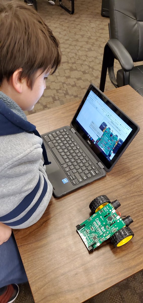 jesshipley1's tweet photo. Hour of Code week at DMS Library.@DecaturDouglas @DmsPatterson @decaturcsf @LukeBergeson1 https://t.co/NDPyYTzfcA