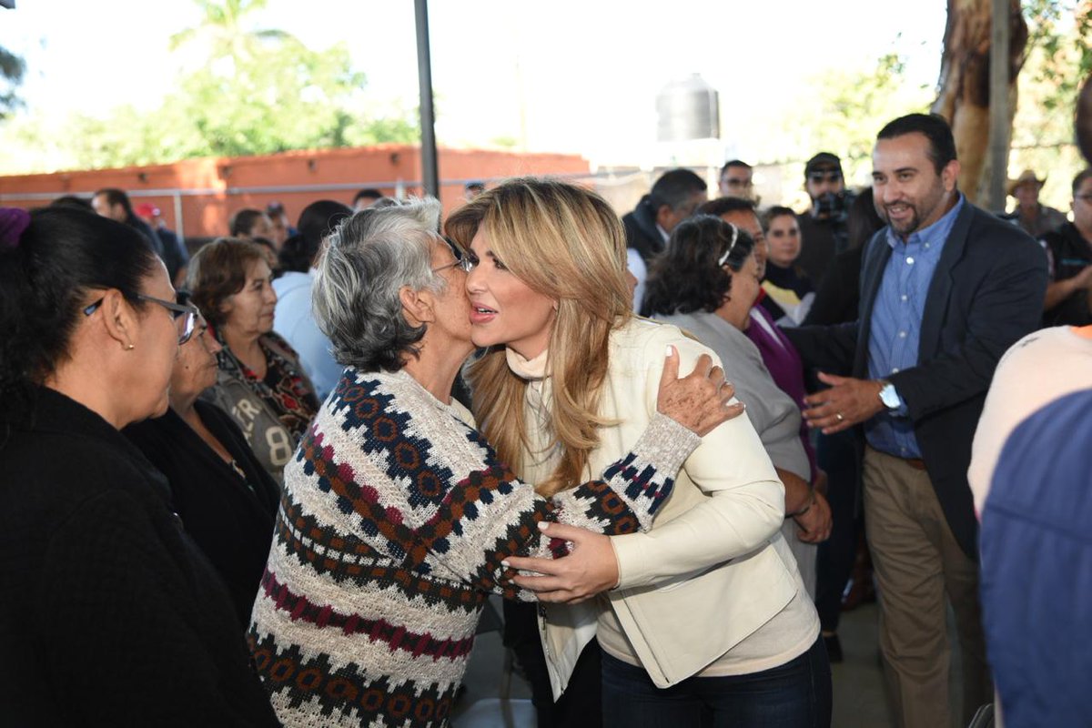 ClaudiaPavlovic's tweet photo. Hoy nos fuimos a #SanPedroDeLaCueva, #Mazatán y #VillaPesqueira para entregar becas, estímulos educativos y apoyos productivos, para quienes más lo necesitan. Gracias por tan cálido recibimiento. ✅ https://t.co/xW8ynZVvY0