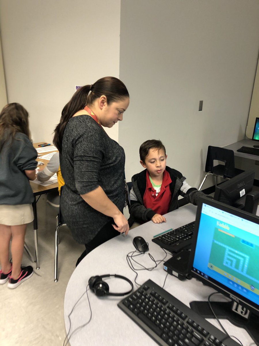 EAragon_TECH's tweet photo. Dalmatians are learning to change the world. Are you learning about computer science? #TeamSISD #DalmatiansCode #HourofCode @codeorg @HBall_ES https://t.co/eQ3V0pETPt