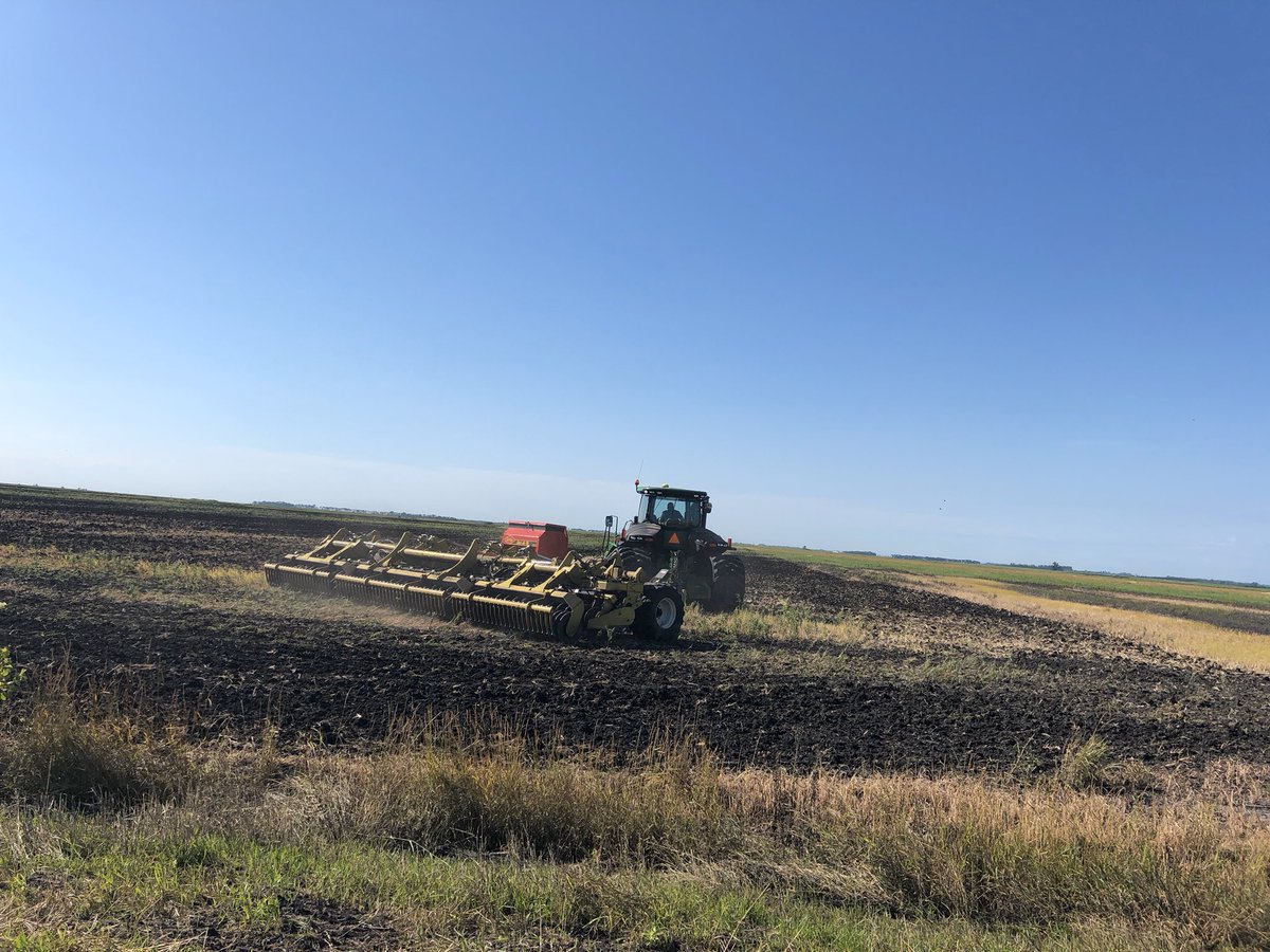 #AgTwitter Selling a 33ft <a href="/DegelmanInd/">Degelman Industries</a> #protill with an orbit air gandy seeder. Set up for #covercrops or granular applicator. Located in East ND. DM with questions or for further details. RT’s appreciated.