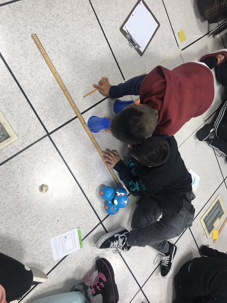 Nadia916's tweet photo. This team is extremely meticulous in their measurements when programming Dash using centimeters. Do you think they realized that I snuck math into their Dash challenge ? #codebrooklyn @ps24brooklyn @hourofcode @CSEdWeek https://t.co/6cfkQigoPu