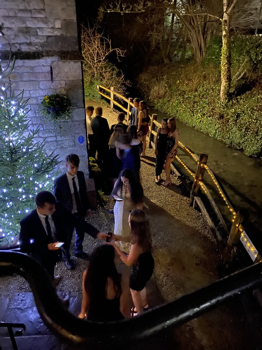 CollingwoodHouse tweet media