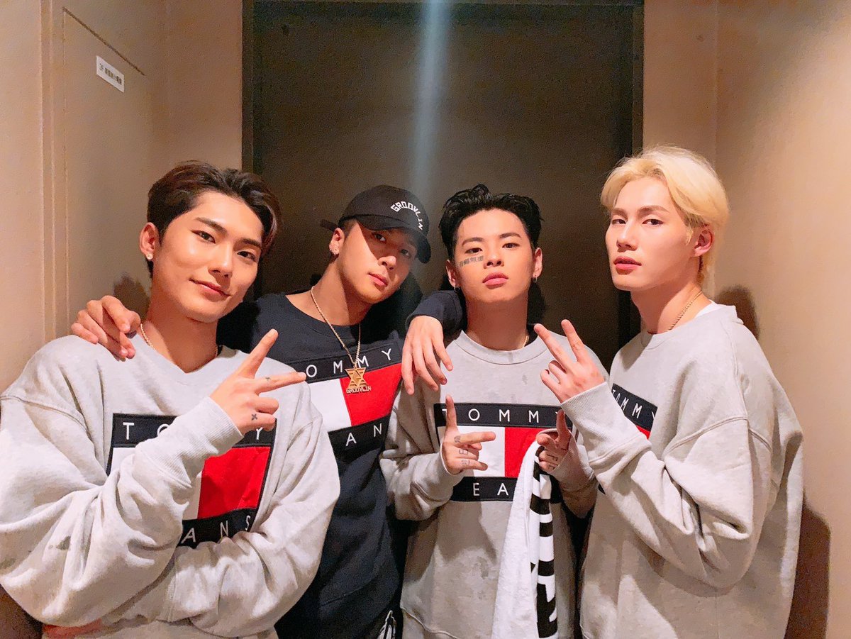 YSK3bii's tweet photo. あっという間の楽しい時間だった!!!!!
今から仕事💪でも頑張れる😆🤘
#GROOVL1N #그루블린 #RAVI #ColdBay #Xydo #ChillinHomie #LAUNCHINGPARTY #JAPAN https://t.co/8QYuLBEXo5