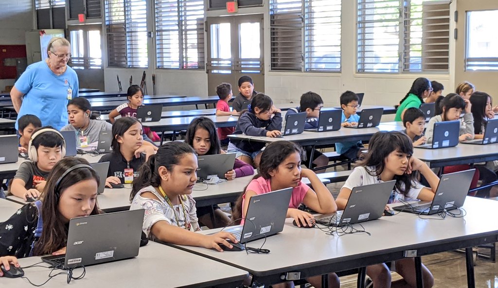 LunaliloElem's tweet image. Gr. 4 #HourofCode Pow-Wow, learning about AI (artifical intelligence) and machine learning, whole training their AI to recognize patterns of fish, sea life, and trash to help clean the ocean. #CSforGood #csfundamentals #CSweek @HIDOE808 @HIDOEOCID