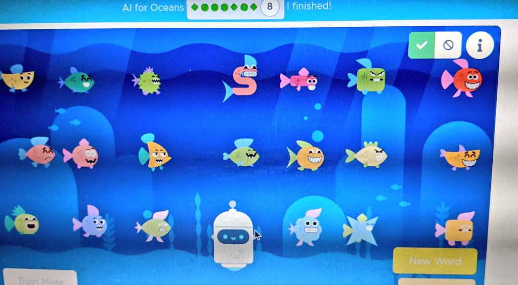 LunaliloElem's tweet image. Gr. 4 #HourofCode Pow-Wow, learning about AI (artifical intelligence) and machine learning, whole training their AI to recognize patterns of fish, sea life, and trash to help clean the ocean. #CSforGood #csfundamentals #CSweek @HIDOE808 @HIDOEOCID