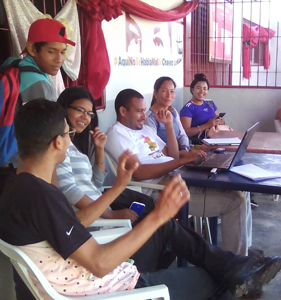 MariaVallenil15's tweet photo. Vamos muchachos!! @svgmonagas  #NosotrosVenceremos junto a nuestro Presidente @NicolasMaduro y nuestra Gobernadora @yelitzePSUV_ estamos protegiendo al Pueblo de Chávez #EscaneoPorLaPaz Seguimos en Batalla sin descanso para la Victoria 20/20 ¡Qué viva el Pueblo de Venezuela! https://t.co/mssScFBKRr