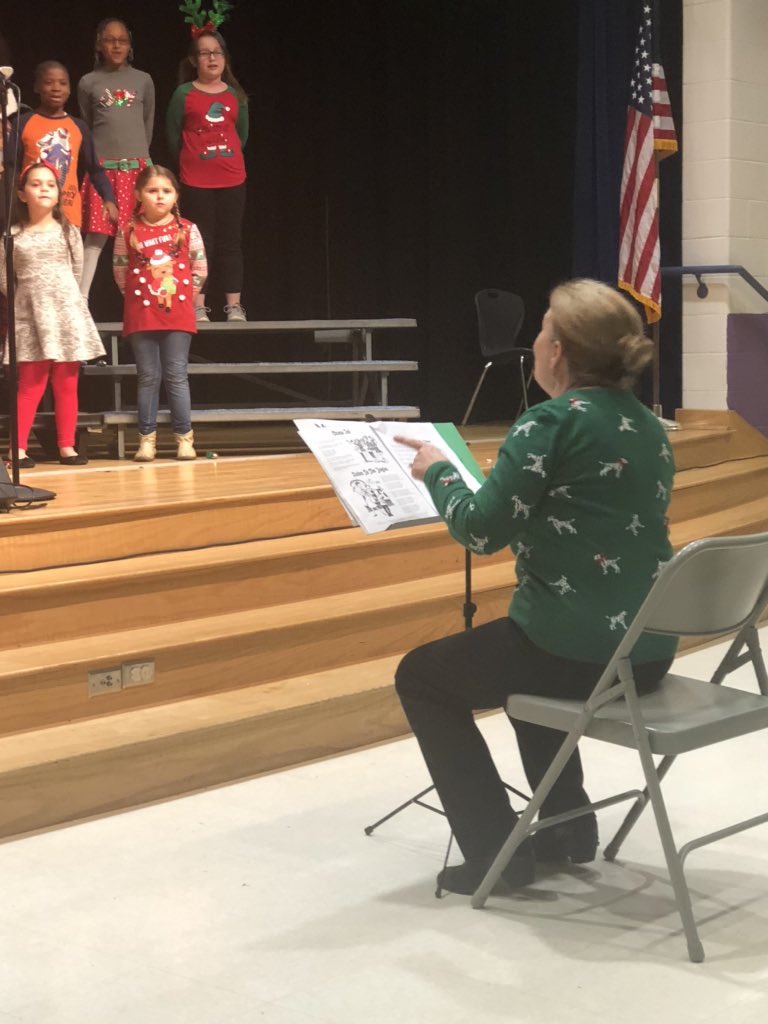 DrJanetWright's tweet photo. PES Holiday Program 🎄@PEStangs 
#Mustangsmatter 
#spsproud 
#BuildingtheBestSPS https://t.co/XGpXi1FloA