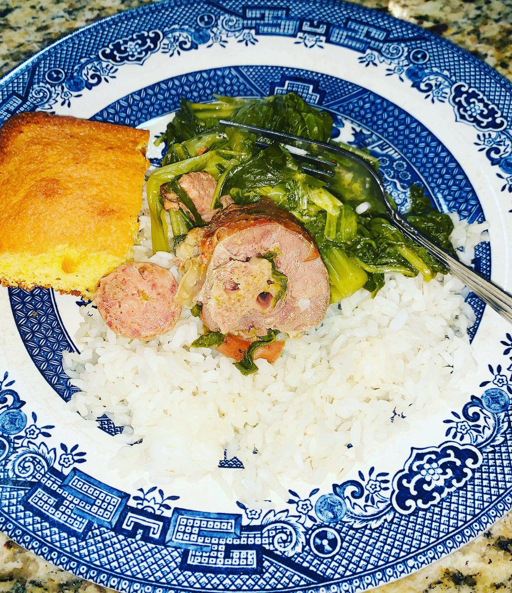 FekishaRene's tweet photo. Mustard greens, turkey necks, sausage, cornbread, and white rice. Yum 😋 #foodie #Louisiana #family #turkeynecks #turkeynecksandrice #mustardgreens #rice #cornbeard #crystalqueenofthesouth #thisplate https://t.co/5vI2qhFnmf