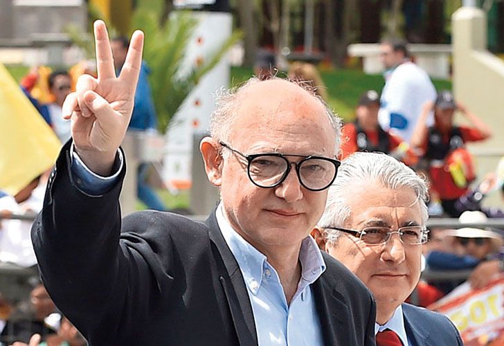 locobien22's tweet photo. A pesar de las bombas,
De los fusilamientos,
Los compañeros muertos,
Los desaparecidos!!!!

No nos han vencido!!!

Hoy es un dia especial para recordar a los compañeros que no llegaron a verlo.
En especial al gran Hector Timerman.

#VolvimosMillones 
#ArgentinaUnida https://t.co/85TtbabWN6