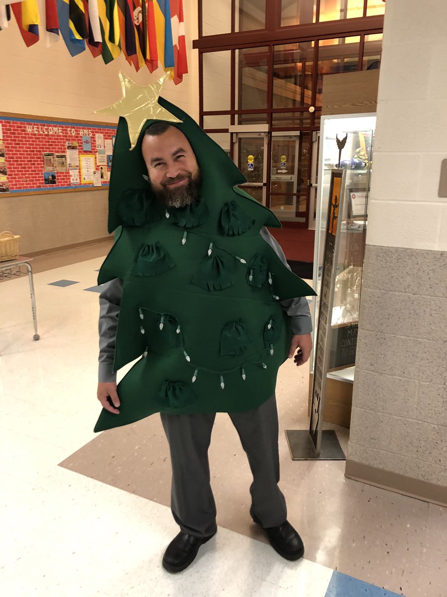 EarlyCollege_AP's tweet photo. Look who’s ready for the holidays!! #RepThatA #ACSpresents https://t.co/o7GMMB1GWc