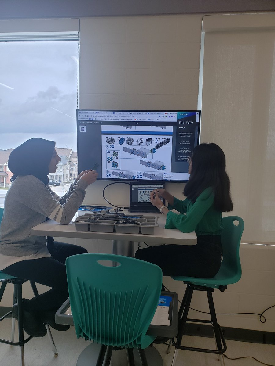 MrsKim_SirSam's tweet photo. Getting ready for DDSB Skills competition. Thank you @MrsJWalton #buildingtime #DDSBEngagement #innovation #VexRobotic https://t.co/EDRhIeae86