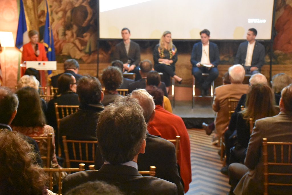 franceinnyc's tweet image. #Conference934 | We are starting our conference on fake news, deep fakes, foreign interference with Ambassador for Digital Affairs @henriverdier, @camillefrancois Chief Innovation Officer at @Graphika_NYC, @SidhantGandhi co-founder of @dfblue, and @vicenews reporter @DavidUberti.