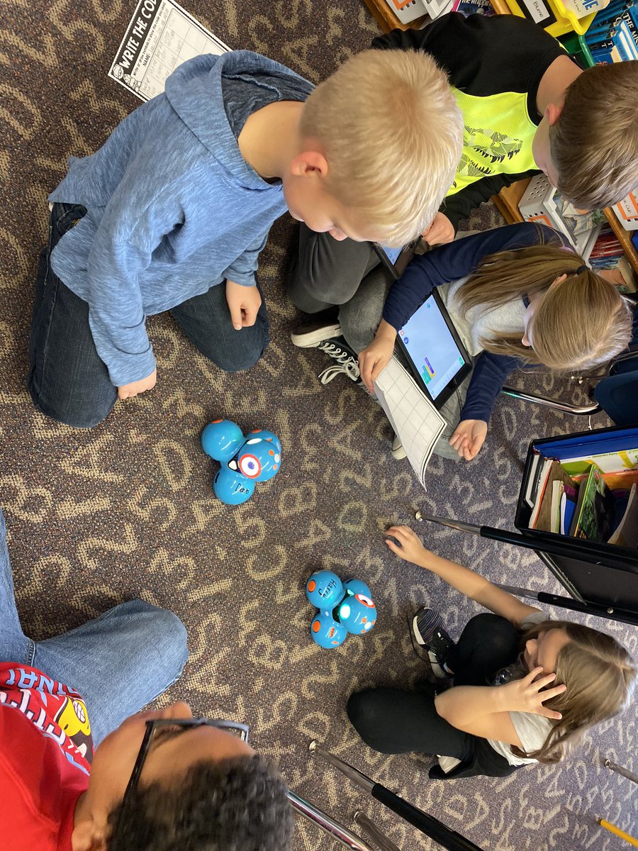 jshort78's tweet photo. Having some coding fun with Mrs. Woodring’s class. @brookebrownTOTB holiday coding challenges and Dash. #HourOfCode #HSTelem https://t.co/9wQYu3Jdq0