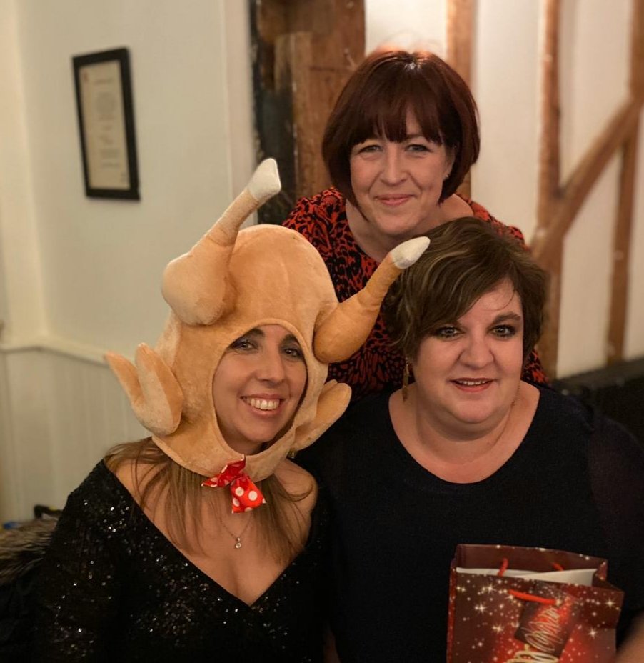Pit69R's tweet photo. Fab xmas do with these nutters #xmashats #Robbiew #niptassles 😂😛 @KatCow https://t.co/zGPo7KRzqz