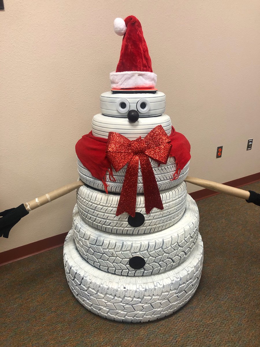 6th grade AVID students collaborated on a snowman without snow! Students got to experience calling local businesses for materials, and worked together to make their snowman as uniquely handsome as possible. #CavPride #AVIDCAVS @Hernando_MS @AGallego_HMS @RNava_HMS